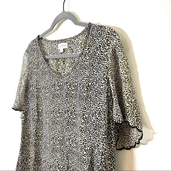 Graham & Spencer Olivia Leopard Printed Blouse - Picture 8 of 13